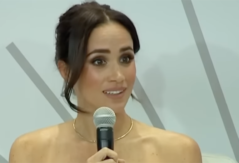 Meghan Markle 'Desperate' For Photos, Drops Comeback Clues!