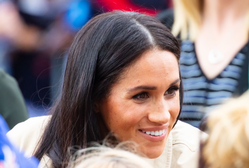 Meghan Markle Controls Prince Harry With ‘Markle Claw’!