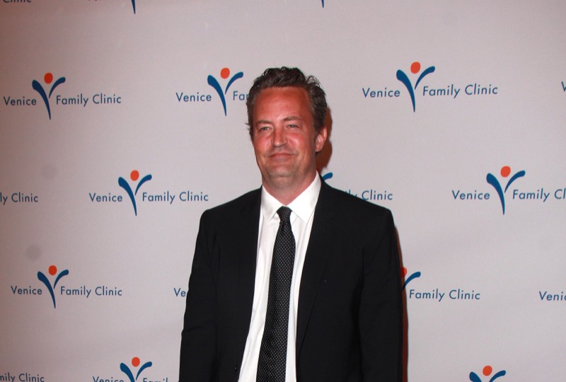 Matthew Perry's Death Hits Hard For Jennifer Aniston And Ex-Girlfriend Julia Roberts: Here's Why