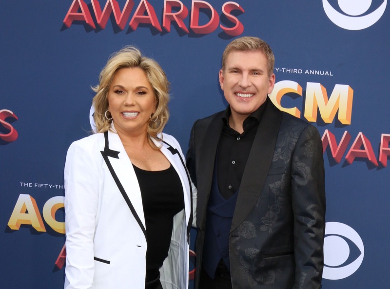 Chrisley Knows Best Spoilers: Todd And Julie Chrisley Conning Fans To Send Gifts