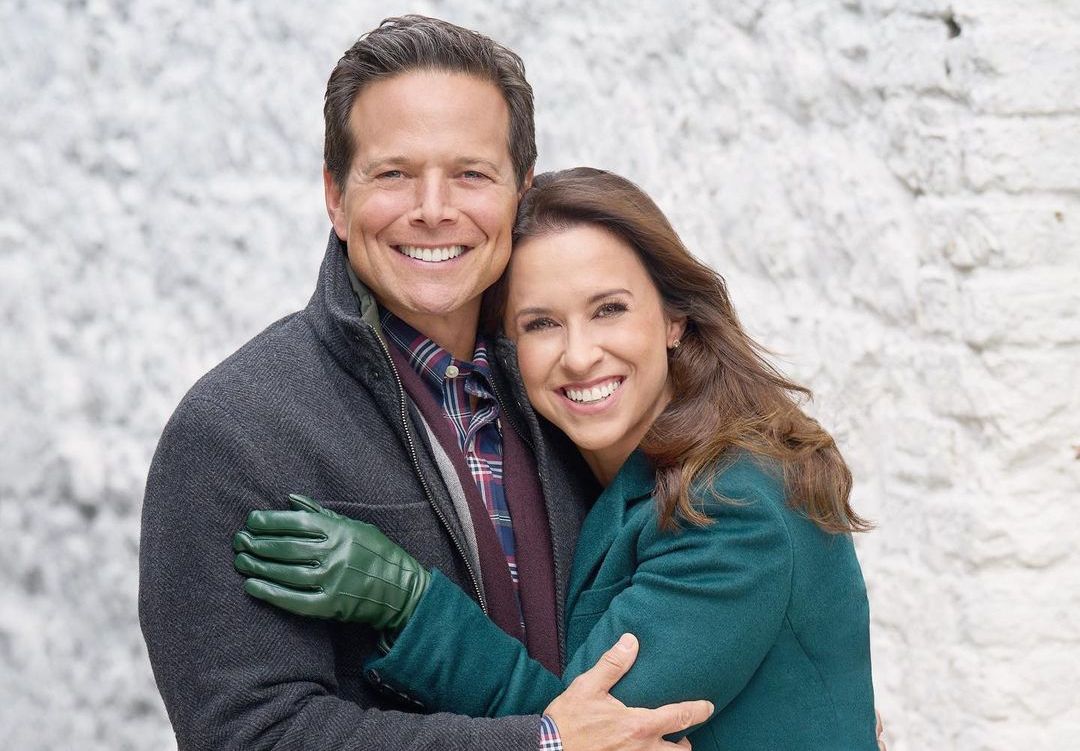 Lacey Chabert starred with her Party of Five co-star Scott Wolf in A Merry Scottish Christmas