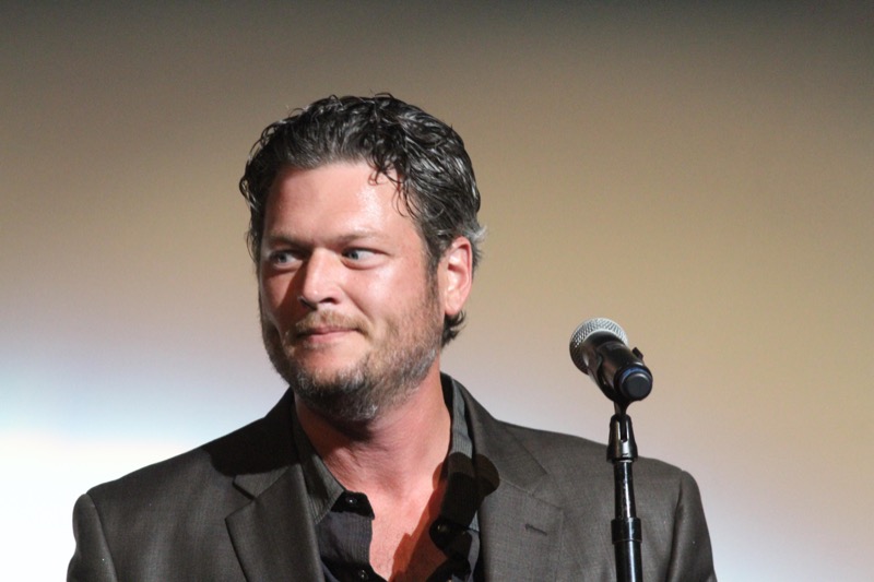 Blake Shelton Looks Drunk In New Pics Following Promise To Quit Drinking