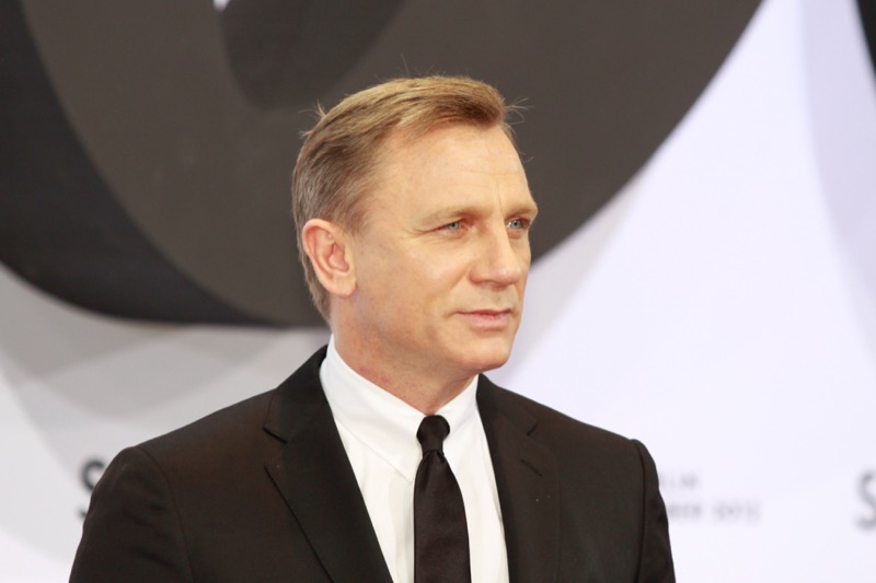 Daniel Craig Reveals VERY FUNNY Joke Late Queen Elizabeth Made About Him