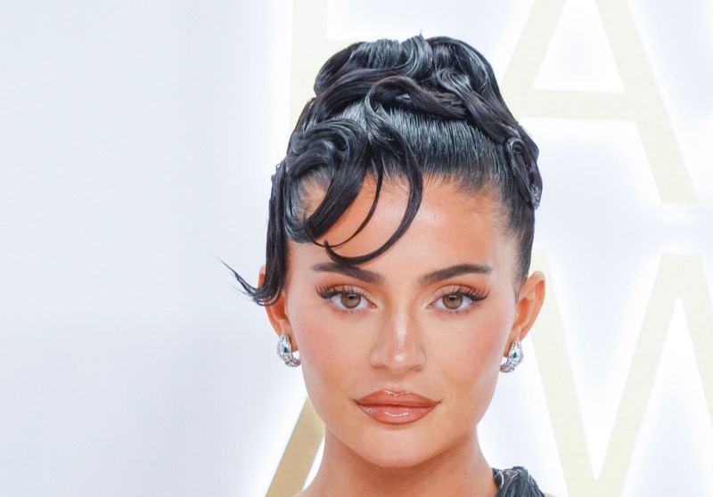 Kylie Jenner Hides Plastic Surgery In Paris