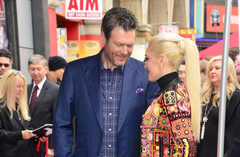 Clues Gwen Stefani & Blake Shelton’s Marriage Is Dunzo?