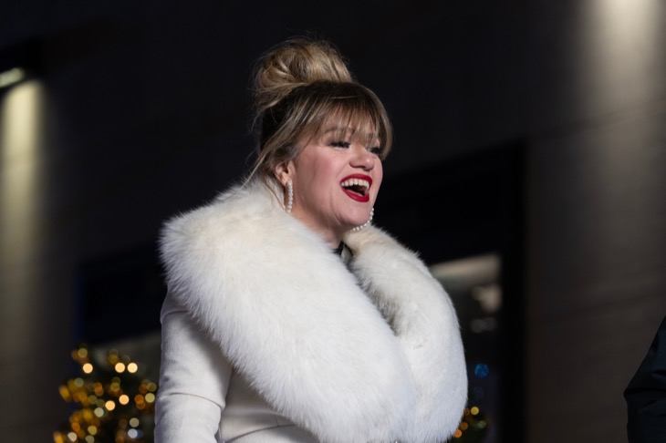 Kelly Clarkson Reveals How 'Pre-Diabetic' Diagnosis Inspired Her to Lose Weight