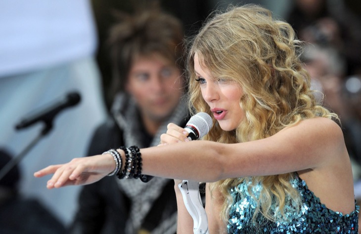 Taylor Swift Slammed For Jetsetting Lifestyle Amid Super Bowl Plans