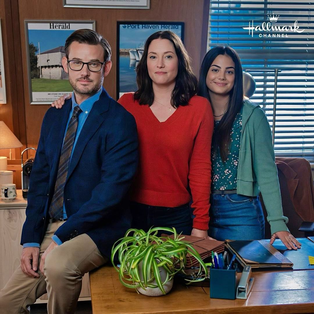 Evan Williams, Chyler Leigh and Sadie Laflamme-Snow in The Way Home on Hallmark