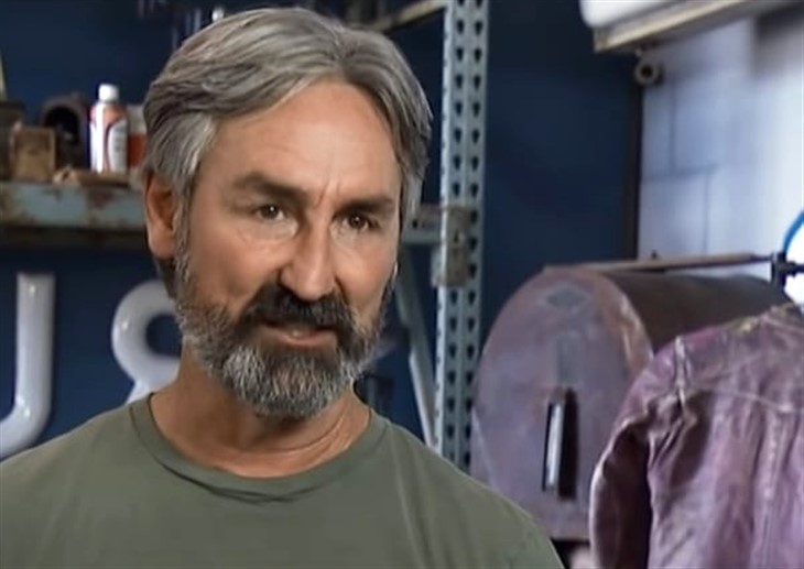 American Pickers: Mike Rowe Snubs Women From Show