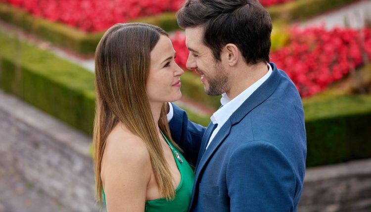 Falling in Love in Niagara Final Image Assets