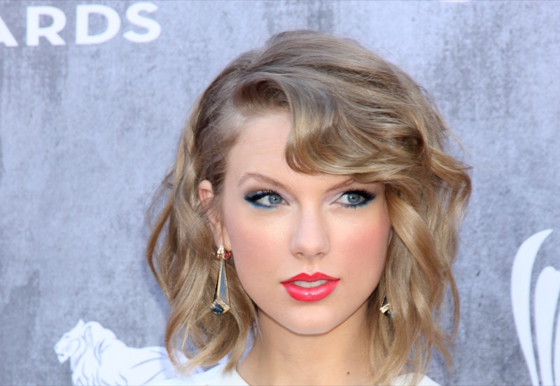 Taylor Swift Claims She Is French Royalty