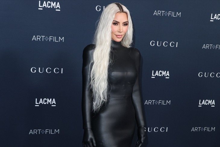 Kim Kardashian Quietly Supports Kanye West