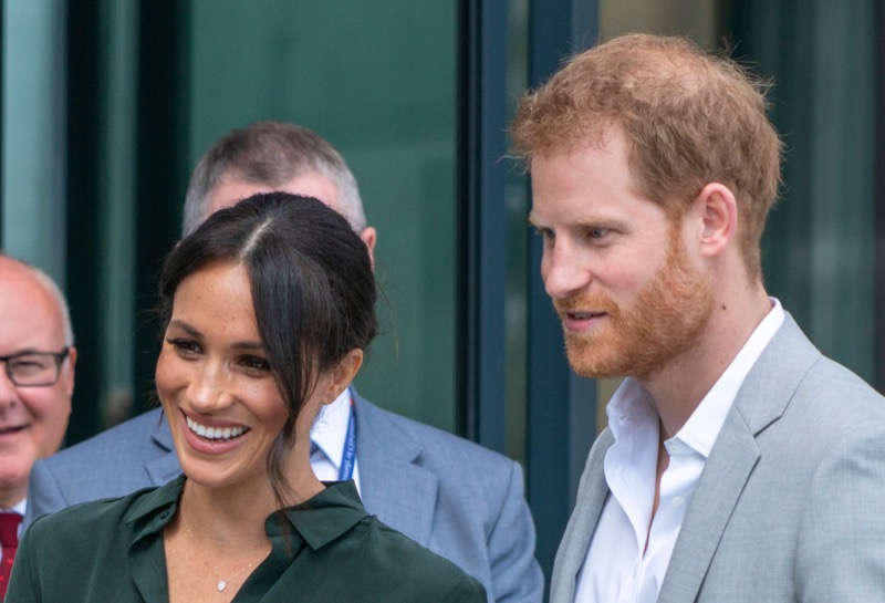 Prince Harry & Meghan NOT Looking for UK Home, Dog-Bone Gate To Blame?