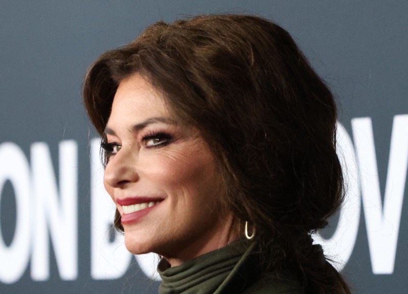 Shania Twain Fans Want To Know What Happened To Her Face?