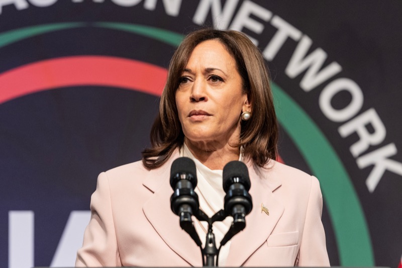 Kamala Harris Is At War With The Obamas