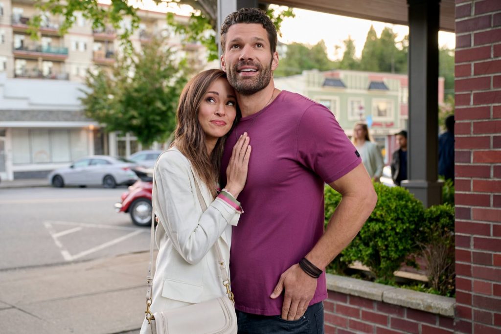 autumn-reeser-aaron-o-connell-reach-for-their-dreams-in-junebug-on