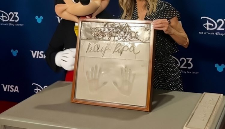 Kelly Ripa Disney Legend – Disney Via Live Kelly and Mark – Instagram