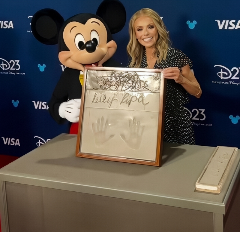 Kelly Ripa Disney Legend - Disney Via Live Kelly and Mark - Instagram