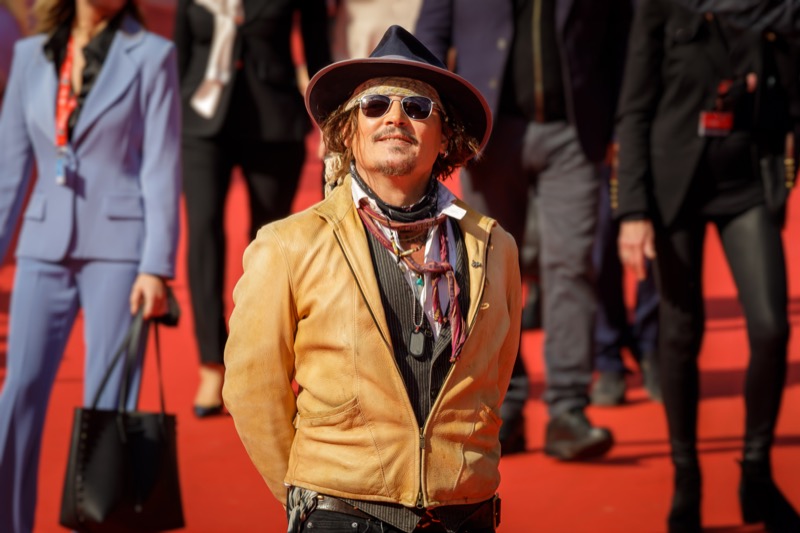 Johnny Depp Goes From “Rotting Teeth” To Pearly Whites In New Vacation Video