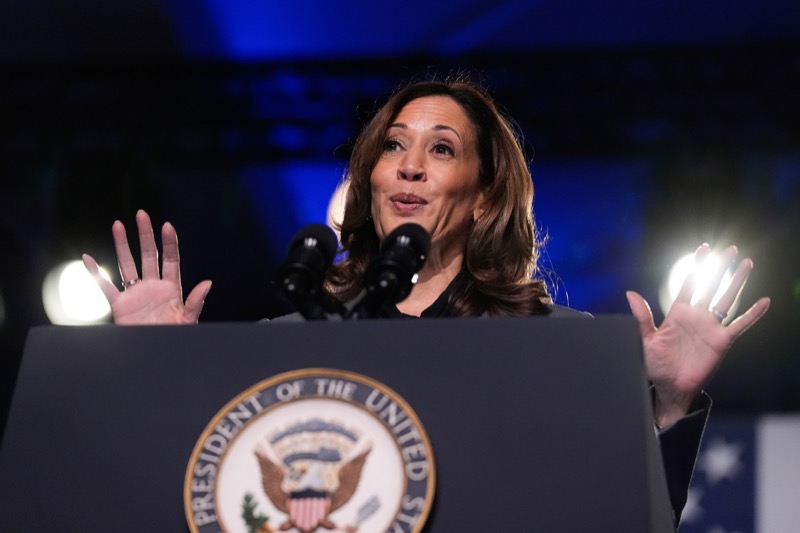 Kamala Harris Blasted For Her ‘Fake Photo Op’