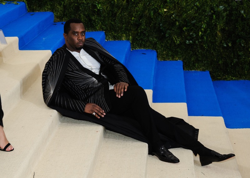 P Diddy Appears To Inspect Justin Bieber For Wires In Concerning Resurfaced Video