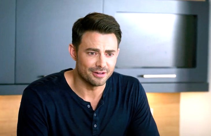 Hallmark Channel Spoilers: Behind the Scenes-Jonathan Bennett Discusses Hallmark's Hunt for Their Next Holiday Hunk In “Finding Mr. Christmas”