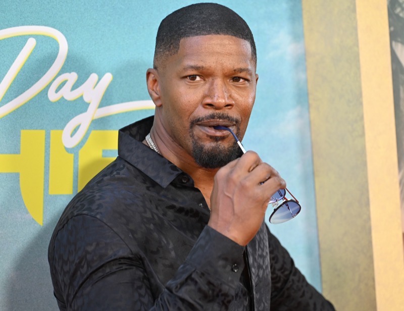 Jamie Foxx "Clears Up" The Conspiracy Theories Surrounding His Health Scare in His Netflix Special