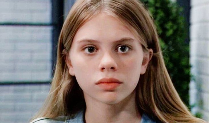 Charlotte Cassadine (Scarlett Fernandez).