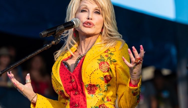 Newport,,Rhode,Island,,Usa,-,July,27,2019:,Dolly,Parton,Performs