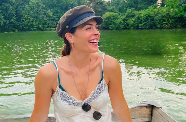 General Hospital Spoilers: Alum Kelly Thiebaud Pokes Fun A Sad Single Existence