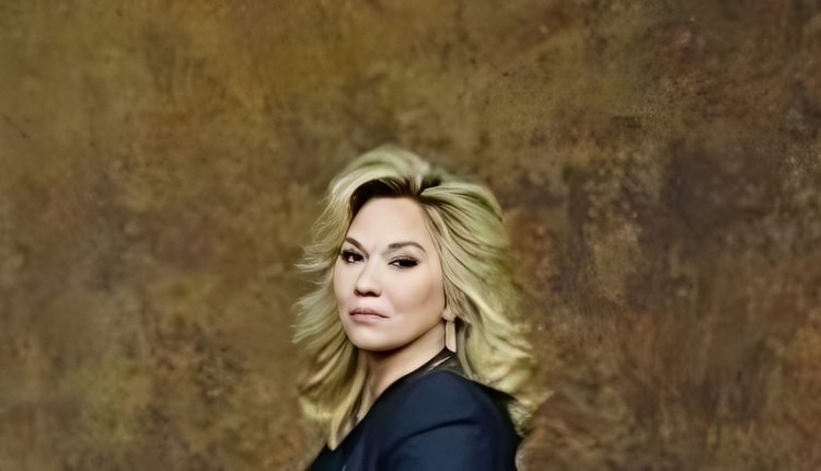 Chrisley Knows Best – Julie Chrisley On Promo Poster – USA Network