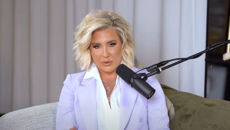 Chrisley Knows Best Star Savannah Chrisley- Feature Photo - Unlocked - YouTube (1)