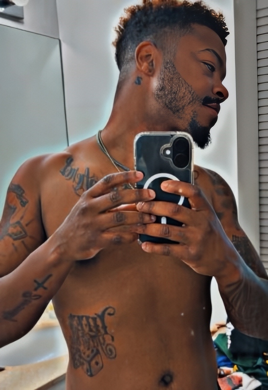 Kirk Shared A Thirst Trap Pic - Looked Great - X