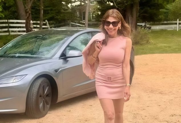 Theresa plays hooky in her pink dress – @theresa_nist – Instagram