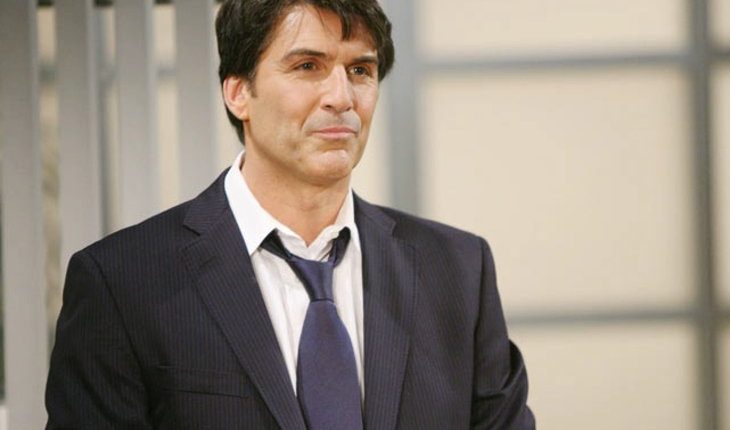 David Hayward (Vincent Irizarry)