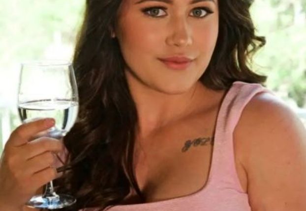 Jenelle throws a divorce party – @virtualrealitea – Instagram