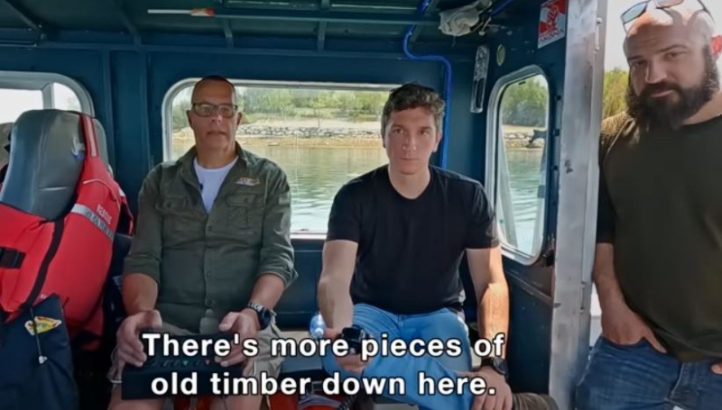 Tony finds bits of plank - History Channel - YouTube