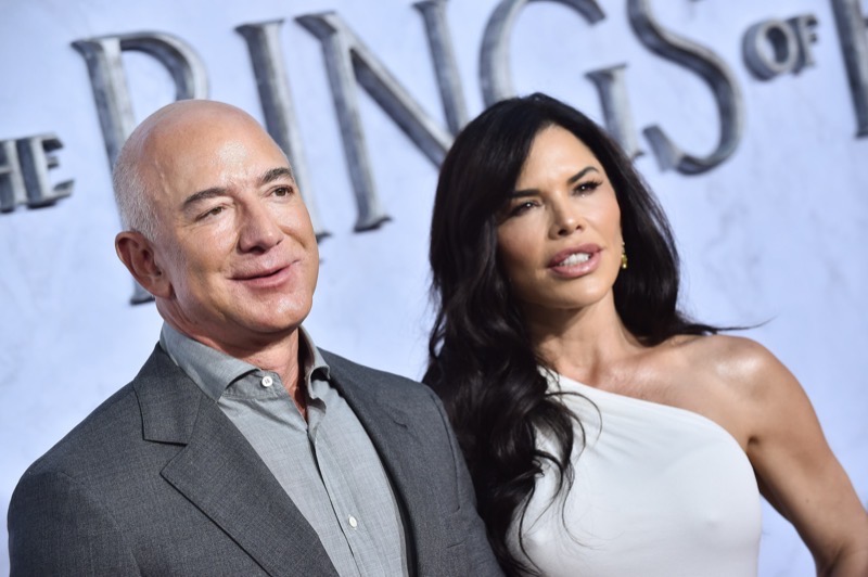 Jeff Bezos and Lauren Sanchez Break Tradition with This Bizarre Wedding Location!