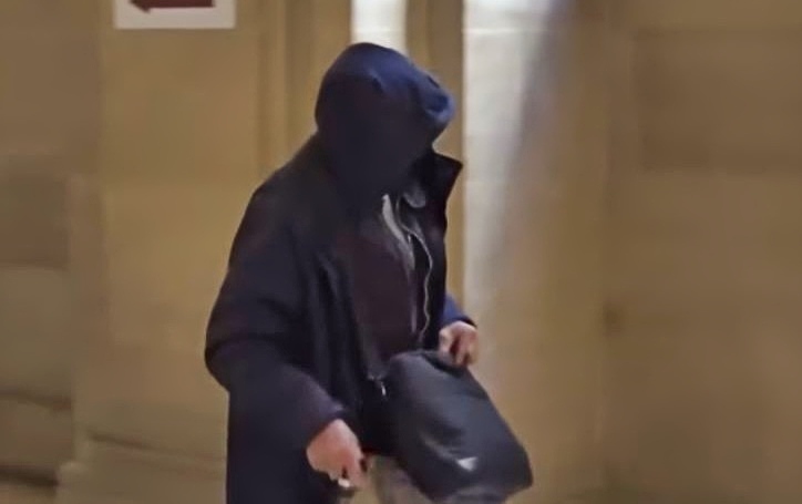 The elderly ringleader arrives at the French court - Via Entertainment Tonight - YouTube