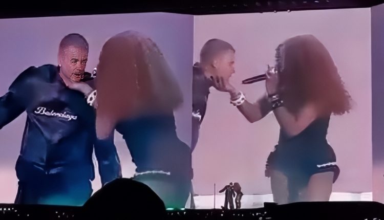 Justin and ZSA performed together – via E! News – YouTube