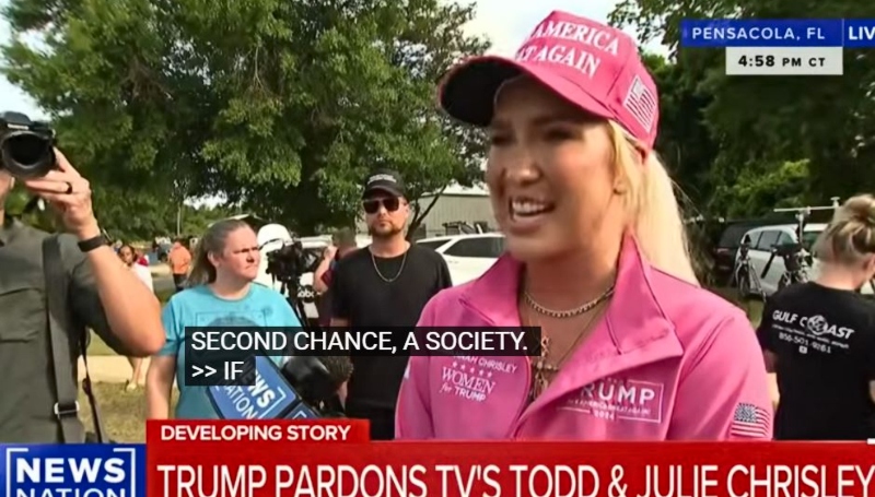 Fans watch as Savannah talks With News Nation outside Pensacola - YouTube