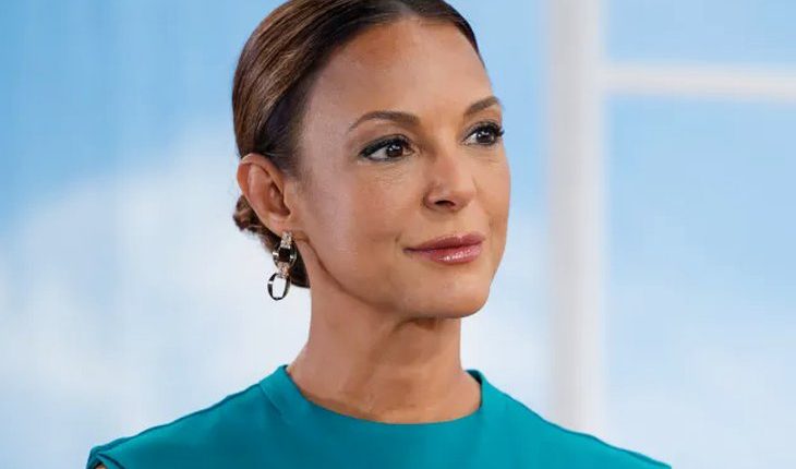 Eva LaRue (Maria Santos