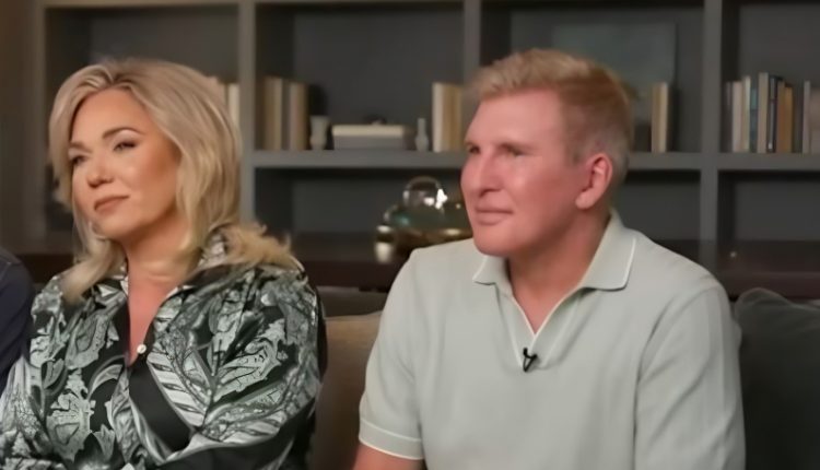 Todd and Julie reunited – Fox – YouTube