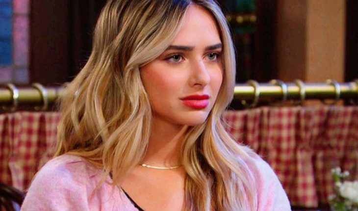 Holly Jonas (Ashley Puzemis)