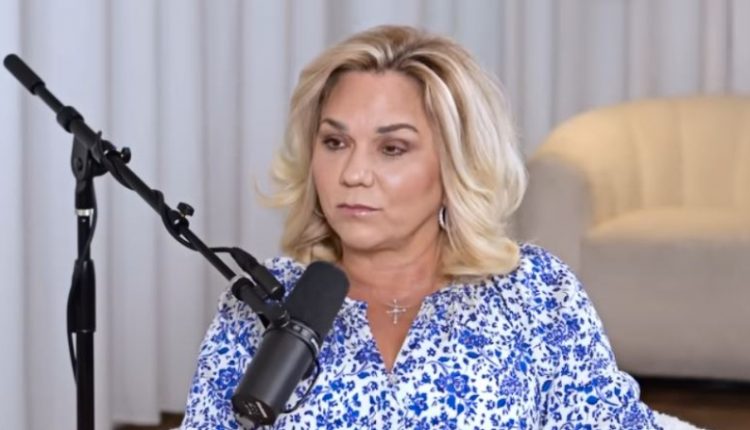 Julie feels that life is weird – Chrisley Confessions – YouTube