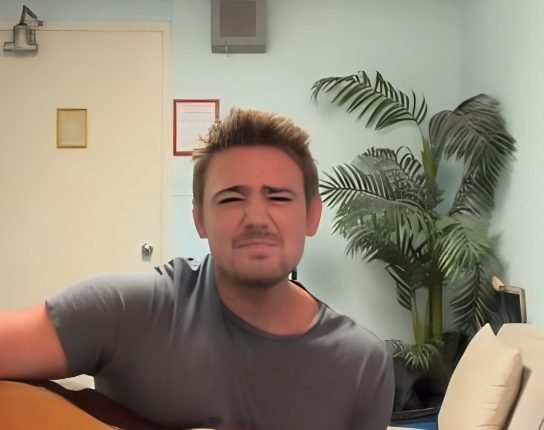 Carson singing in his dressing room – Instagram