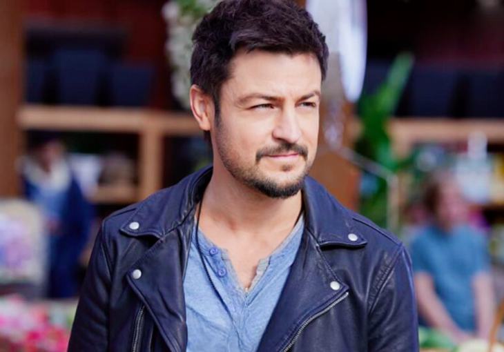 Hallmark Tyler Hynes Drops By WCTH Set, Shocking Erin Krakow