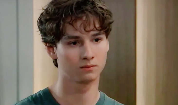 Rocco Falconeri (Finn Carr)