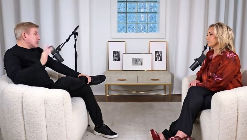 Todd jokes with Julie about being her producer on the cooking show - CC - YouTube