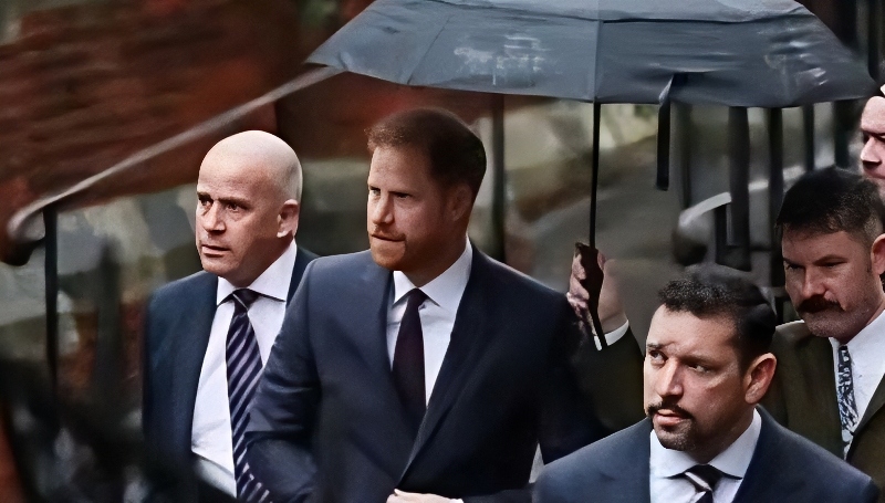 Prince Harry leaves court after getting emotional - Access Hollywood - YouTube